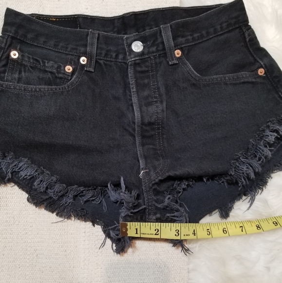 LEVI'S black high waisted Jean shorts size 31 dist - Picture 6 of 7